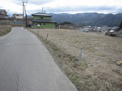 【外観】 | 辰野町赤羽 売地⑤ | 外観と前面道路