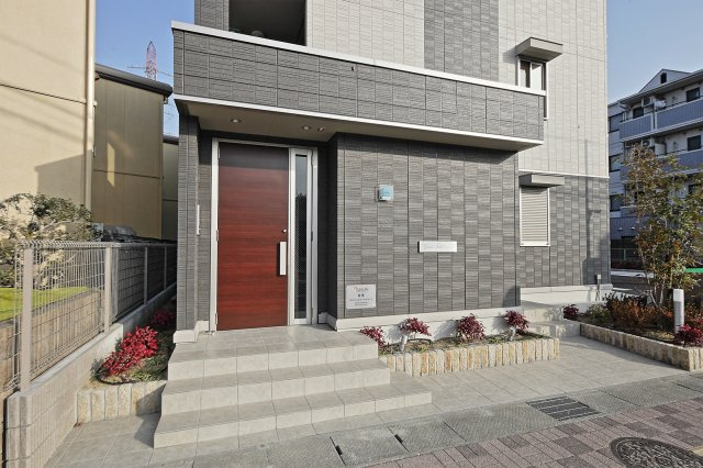 グランフィールドのエントランス|
