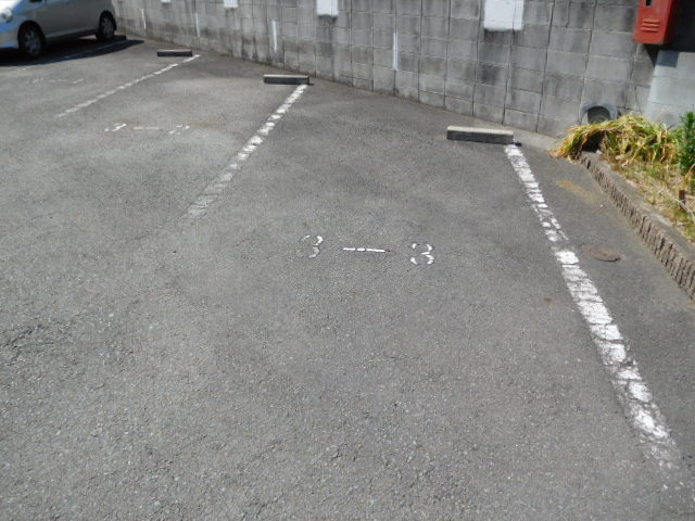 ハイツヤヒチの駐車場