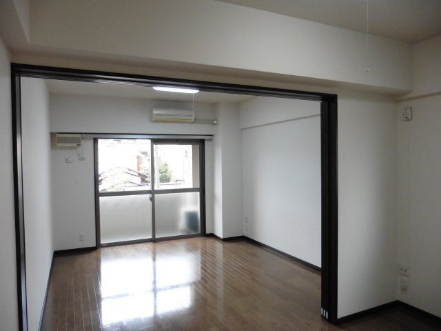 御所北エクセル三宅の居間・リビング