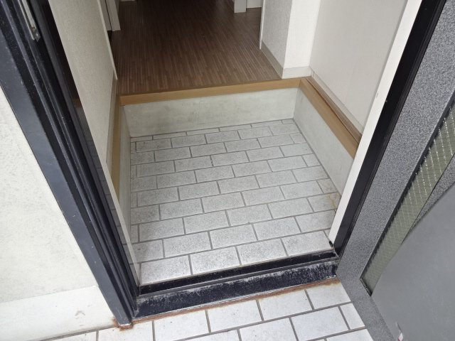 フレグランス北今宿の玄関