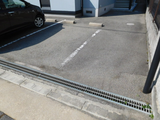 フレグランス北今宿の駐車場
