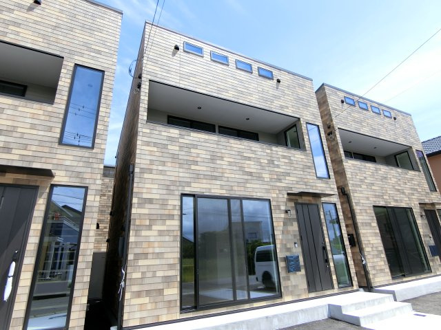 DOTOWN HOUSE By The Sea