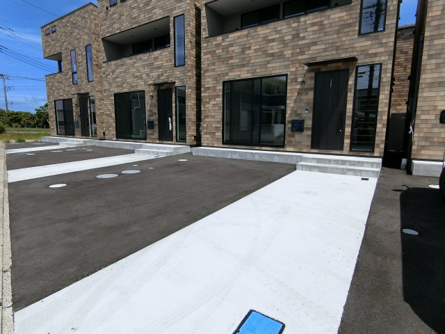 DOTOWN HOUSE By The Seaの駐車場
