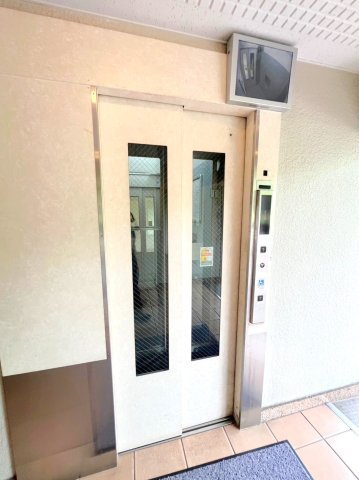 ◆最上階角住戸◆令和６年４月リノベーション完了済み◆伏見稲荷駅徒歩８分◆コトーハイツ伏見稲荷Ｃ棟のその他共用部分|エレベーター