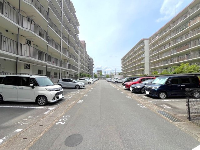 ◆最上階角住戸◆令和６年４月リノベーション完了済み◆伏見稲荷駅徒歩８分◆コトーハイツ伏見稲荷Ｃ棟の駐車場|駐車場