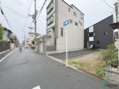 【前面道路含む現地写真】 | 万代東３丁目　中古一戸建 | 前面道路含む現地写真です