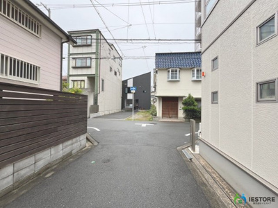 【前面道路含む現地写真】 | 万代東３丁目　中古一戸建 | 前面道路含む現地写真です