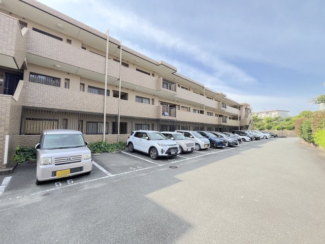 JGMヴェルデ友丘 弐番館の駐車場