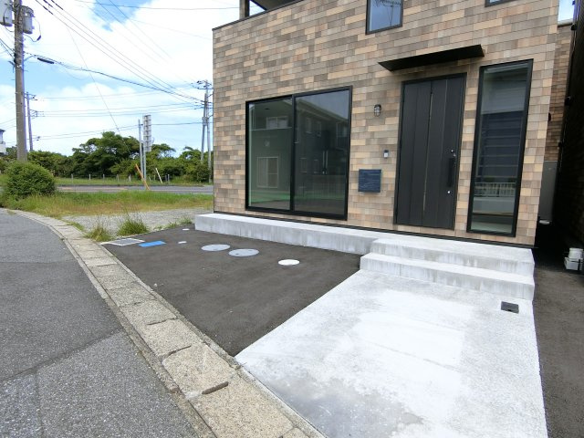 DOTOWN HOUSE By The Seaの駐車場
