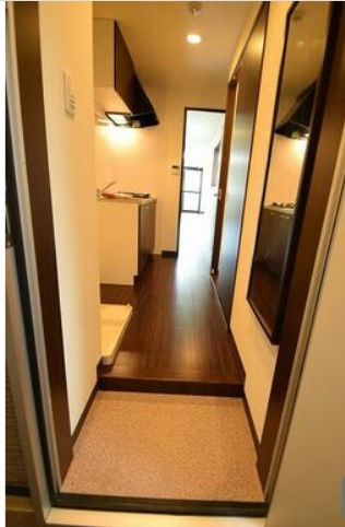 京洛マンションの玄関