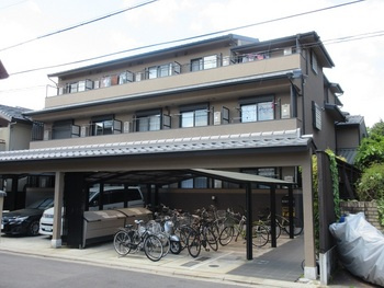 京洛マンションの外観