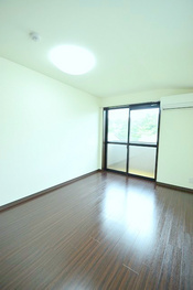 京洛マンションの居間・リビング