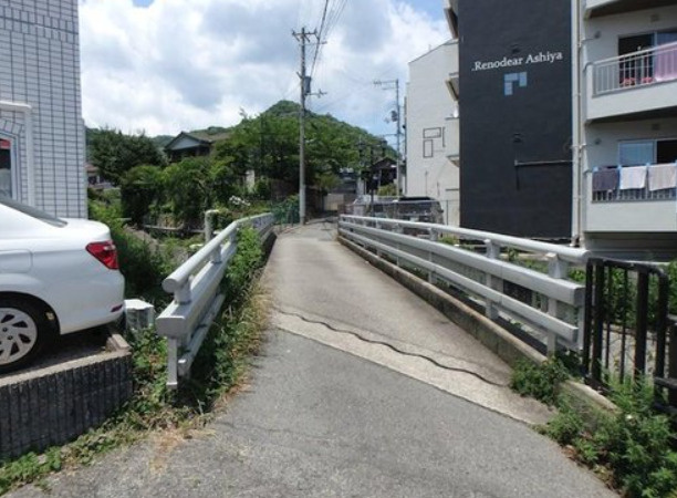 山芦屋町　売土地の前面道路含む現地写真