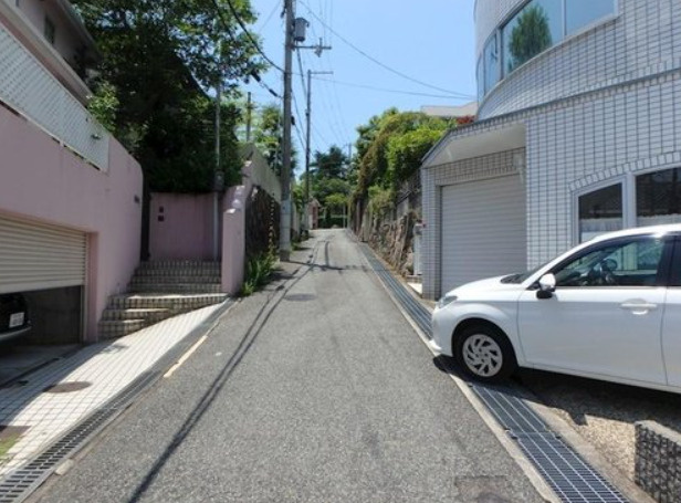 山芦屋町　売土地の前面道路含む現地写真