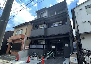 エントランスライフ同志社西の外観