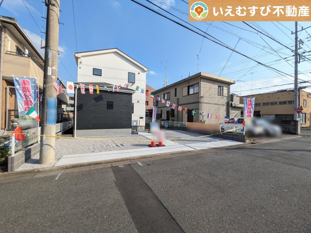 Livele Garden.S　太田第2小舞木町の駐車場|3台駐車可能なゆとりのカースペース
複数台車をお持ちでも、お友達が遊びに来てもゆとりの駐車スペース！