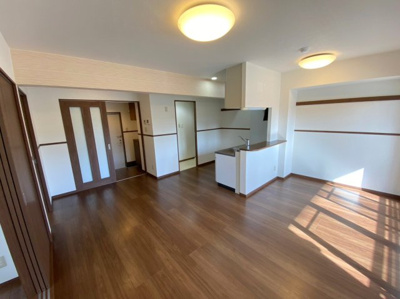 【居間・リビング】 | グラード安慶名 | ※写真は反転タイプ１Ｆのお部屋になります