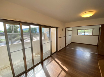 【居間・リビング】 | グラード安慶名 | ※写真は反転タイプ１Ｆのお部屋になります