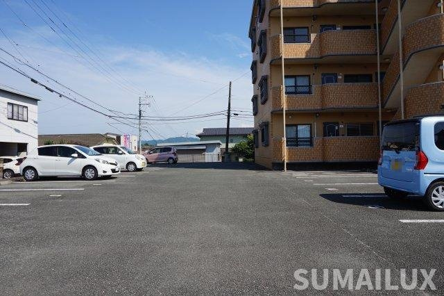 熊本市東区戸島６丁目の賃貸マンションの駐車場