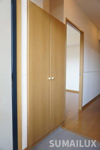 熊本市東区戸島６丁目の賃貸マンションの玄関
