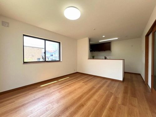 【居間・リビング】 | 【仲介手数料０円】平塚市南金目　中古一戸建て | 平塚市南金目　中古一戸建て