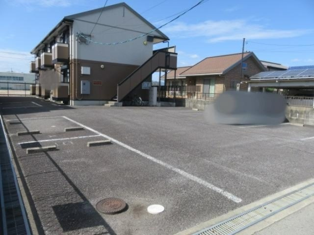 サウス　レグルスの駐車場