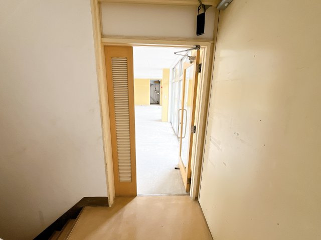 山崎ビルの玄関