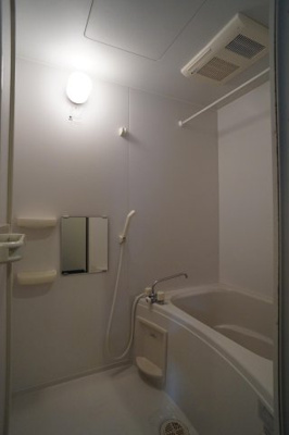 【浴室】 | キミヱ別府レジデンス | 別号室の写真になります。現況優先。