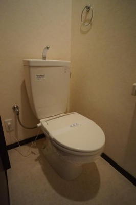 【トイレ】 | キミヱ別府レジデンス | 別号室の写真になります。現況優先。