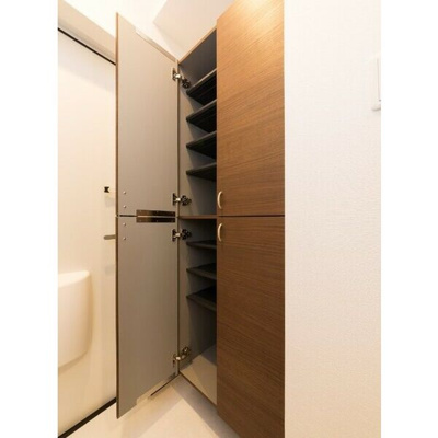 【玄関】 | L’Opus賀茂 | 別号室の写真になります。現況優先。