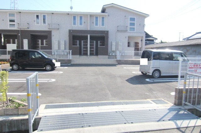 【駐車場】