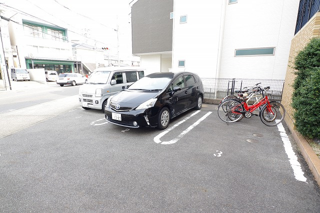 ボヌール城北の駐車場