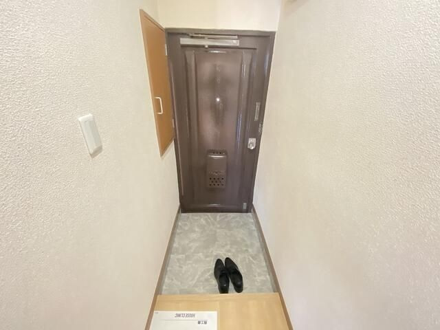 シャトレー新井の玄関