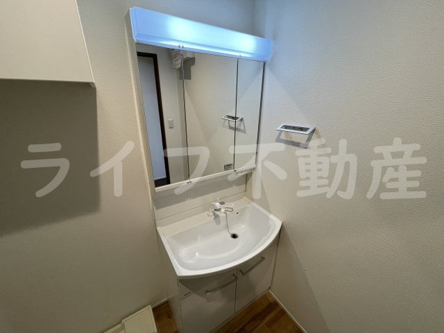 プレセアコート花園B棟の独立洗面台|独立洗面台で身支度をすべて済ませてしまいましょう
