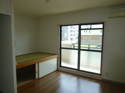 【居間・リビング】 | プライム英賀保 | ※反転の場合があります