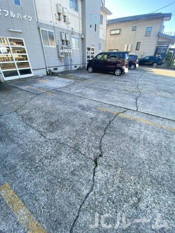 ジョイフルハイツの駐車場