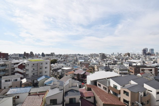 【展望】 | 眼前に広がる空の雄大さと、このお部屋の自慢の一つである「眺望」をご覧ください。毎日、この景色を独り占めできる新生活に夢が広がります。～即日のご見学可能～　お問合せはお気軽にどうぞ。