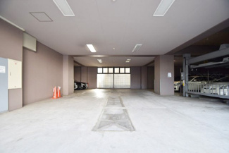 【駐車場】 | マンションの駐車場スペース。空きの有無や駐車料金、サイズ規定などについては、改めてお問い合わせください。～即日のご見学可能～　お問合せはお気軽にどうぞ。