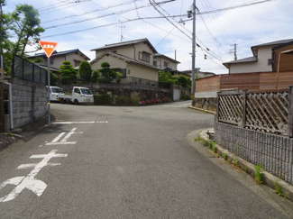 【前面道路含む現地写真】