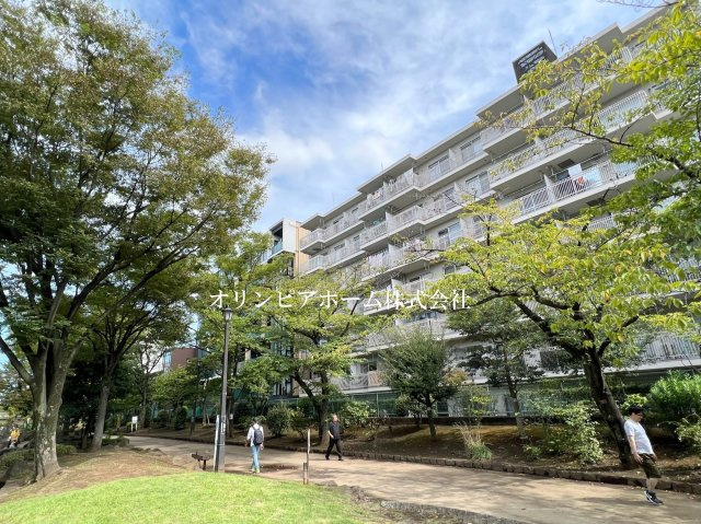 錦糸町ガーデニア　2階　リ　ノベーション済の外観|専用庭は大横川親水公園に面し、半永久的に明るく眺めがよいお部屋です。