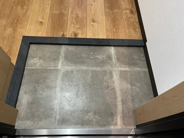 ラ・メゾン輝|名古屋市の賃貸ならMy賃貸の玄関|La Maison 輝　※左右反転