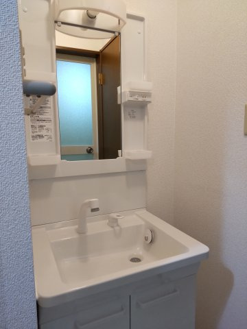 メゾン御所北の洗面所