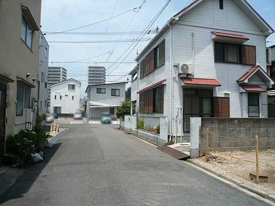 【前面道路含む現地写真】