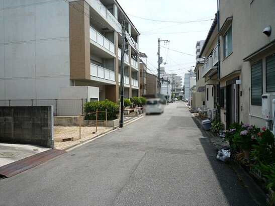 【前面道路含む現地写真】