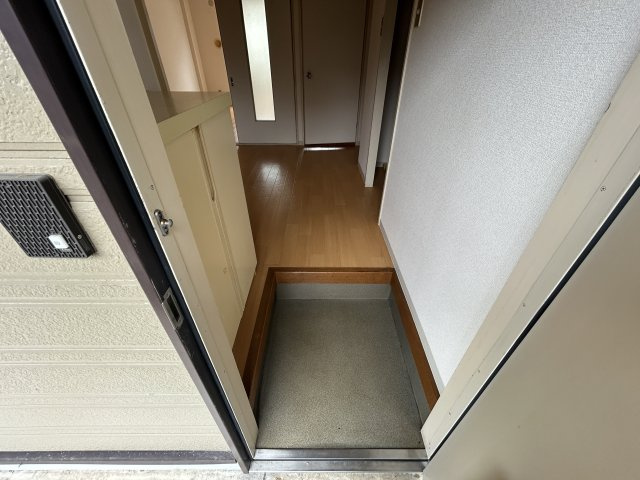ハイツサンフラワーの玄関