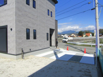 【駐車場】 | エンゼルハウス甲斐市龍地 | 駐車スペースもあります