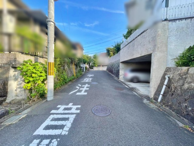 中古戸建　西つつじケ丘大山台１丁目の前面道路含む現地写真