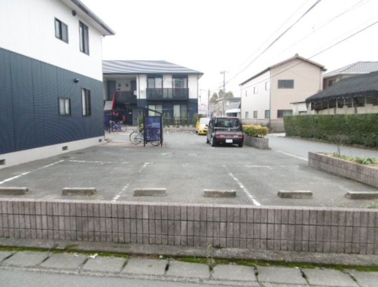 コマンセ21【10,000円キャッシュバック対象物件の駐車場|カースペースがあります