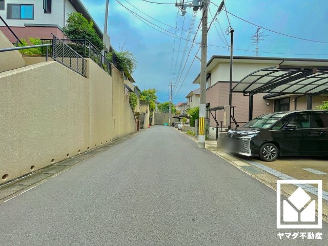宇治市平尾台３丁目の前面道路含む現地写真